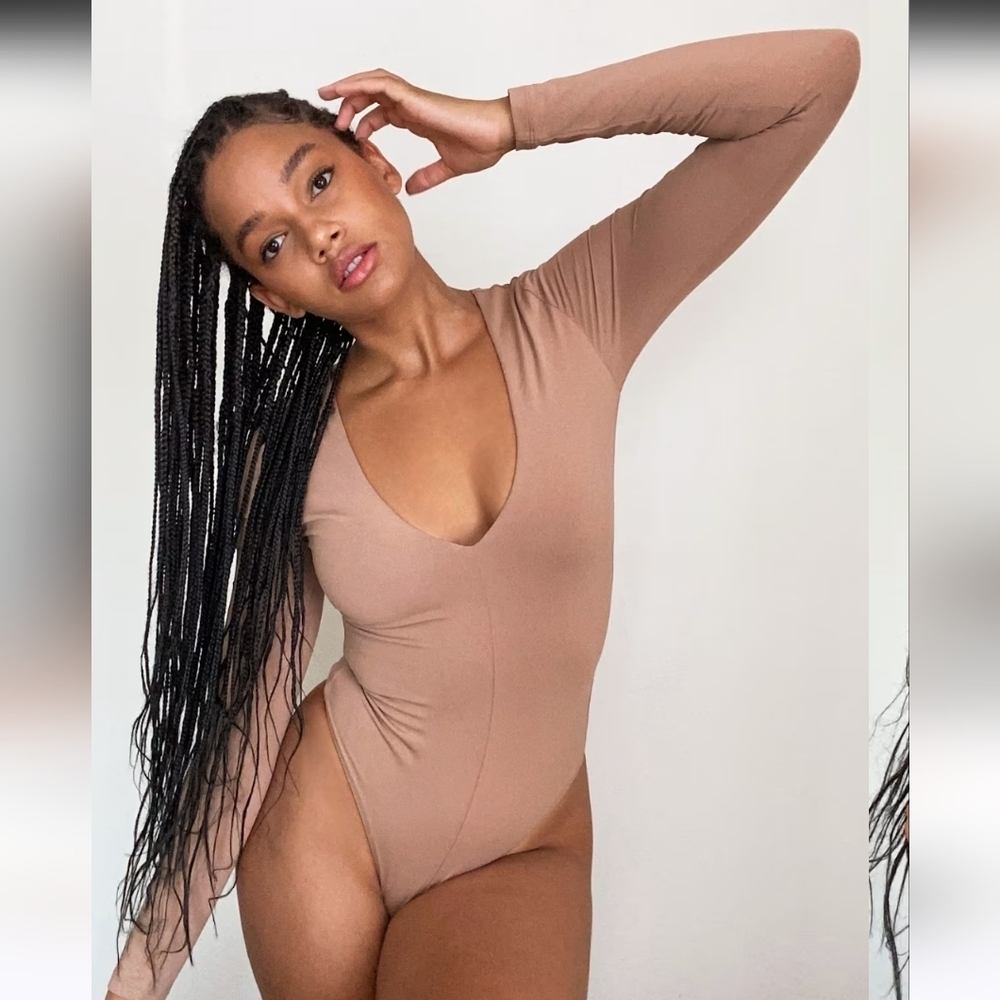 Aritzia BABATON Contour V-Neck Long Sleeve Bodysuit – Toasty Beige | Size S NWT